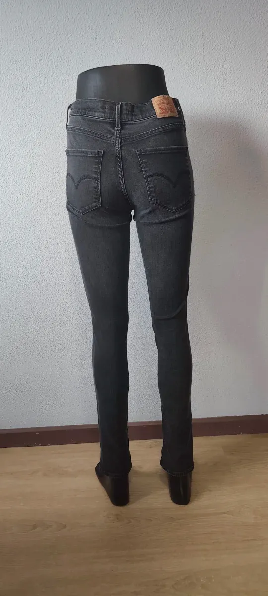 Calças de ganga Levi's 311 Shaping Straight pretas