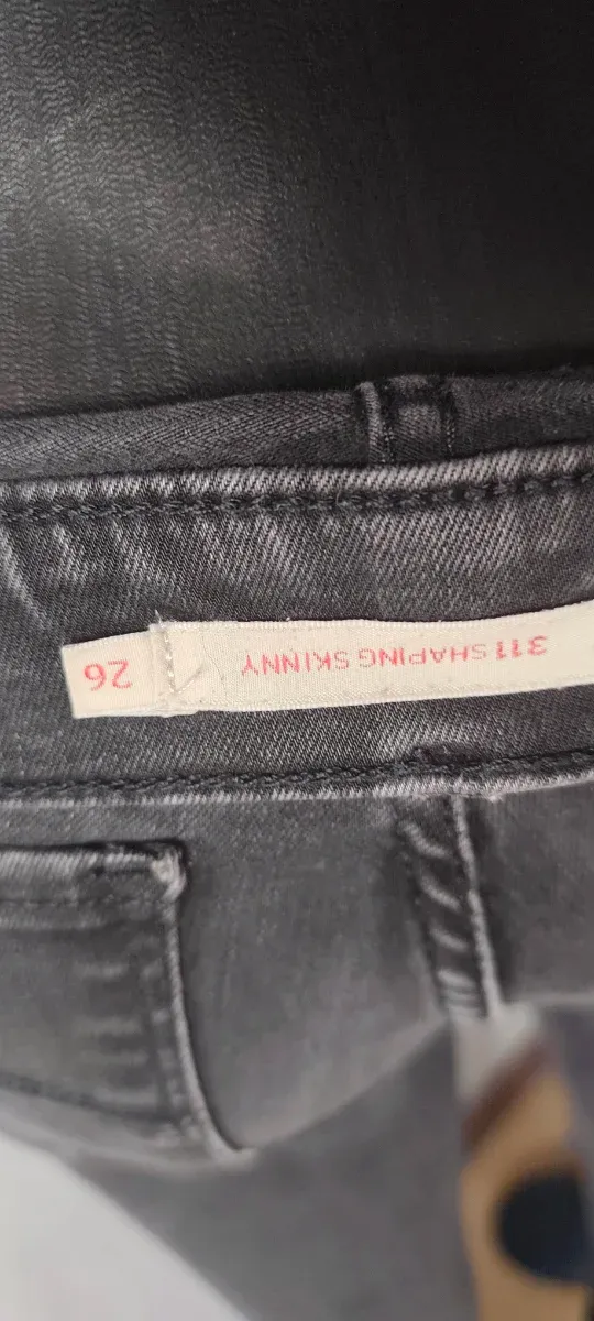 Calças de ganga Levi's 311 Shaping Straight pretas