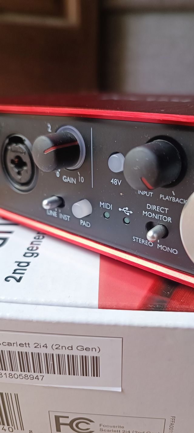 Focusrite Scarlett 2i4 2da Gen Interfaz Audio