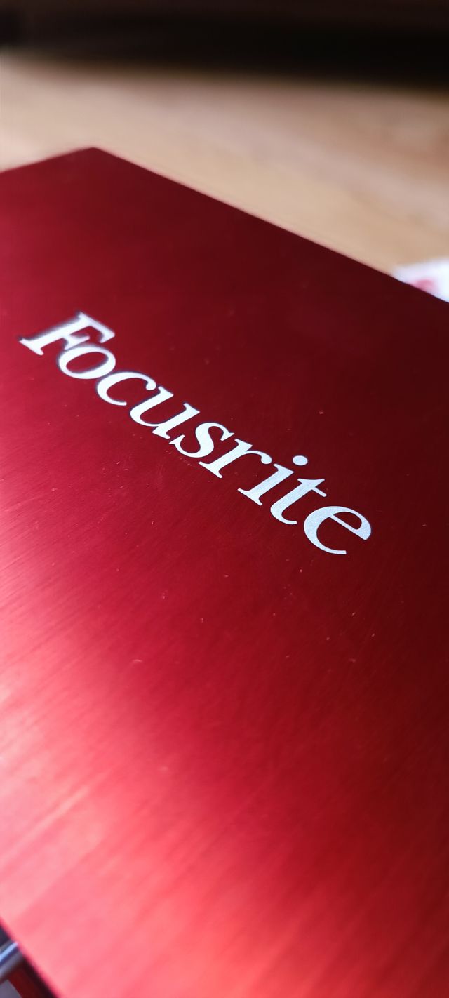 Focusrite Scarlett 2i4 2da Gen Interfaz Audio