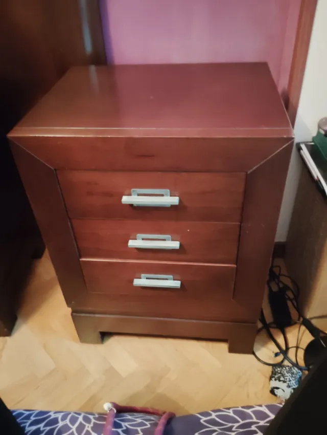 Conjunto dormitorio: mesitas y cabecero