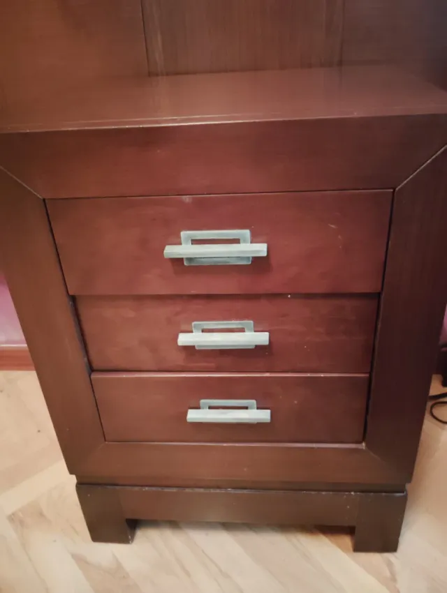 Conjunto dormitorio: mesitas y cabecero