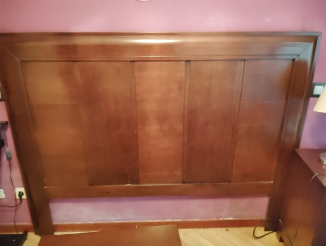 Conjunto dormitorio: mesitas y cabecero