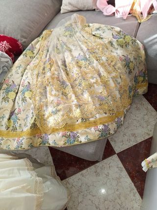 Traje de Fallera Niña Rosa y Dorado