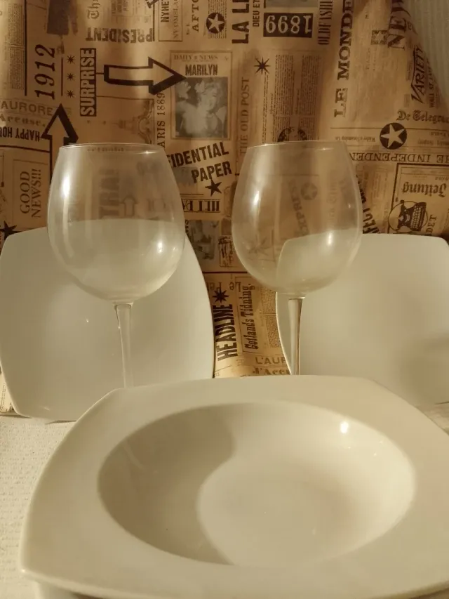 Set 2 Platos, Copas y Bote