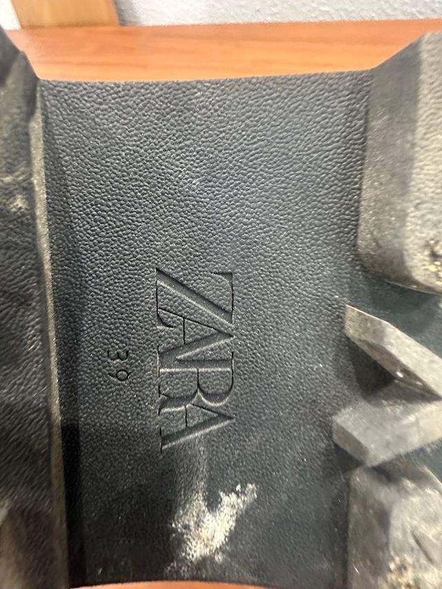 Botas altas negras con cordones