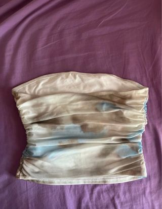 Top con estampado tie-dye