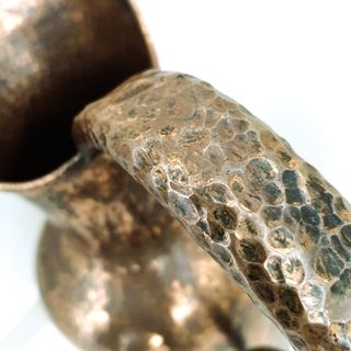 Jarra decortiva de cobre martillado