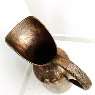 Jarra decortiva de cobre martillado
