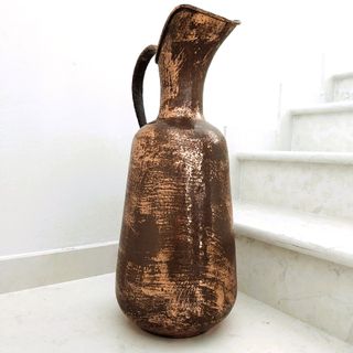 Jarra decortiva de cobre martillado