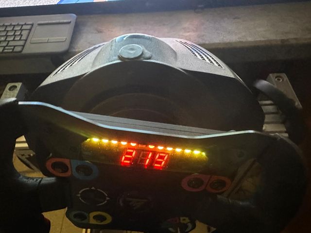 Volante Thrustmaster TX F1 + Display Simhub