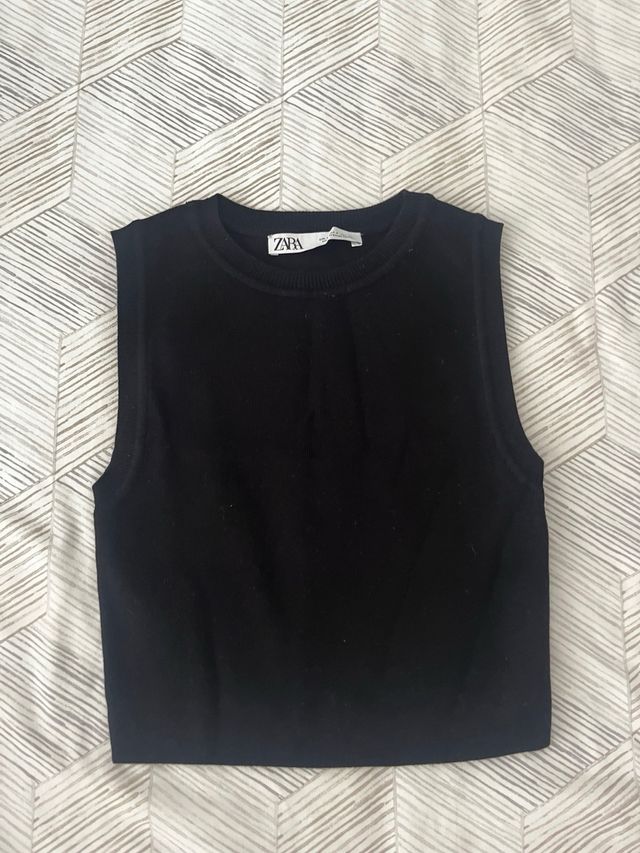 Zara:Pantalón jogger M verde oliva, 2 tops, 1 body