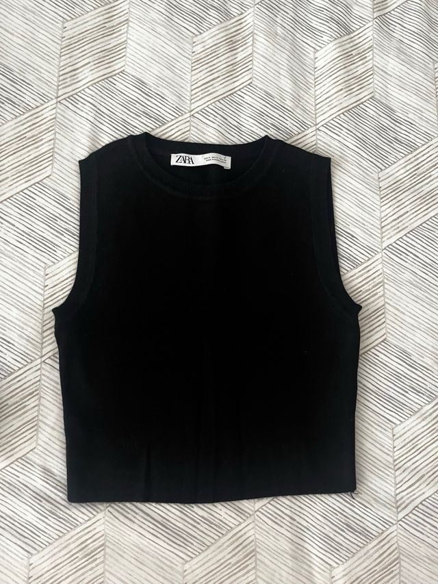 Zara:Pantalón jogger M verde oliva, 2 tops, 1 body