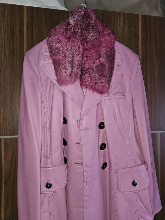 Chaqueta de Piel Rosa con Cuello de Pelo