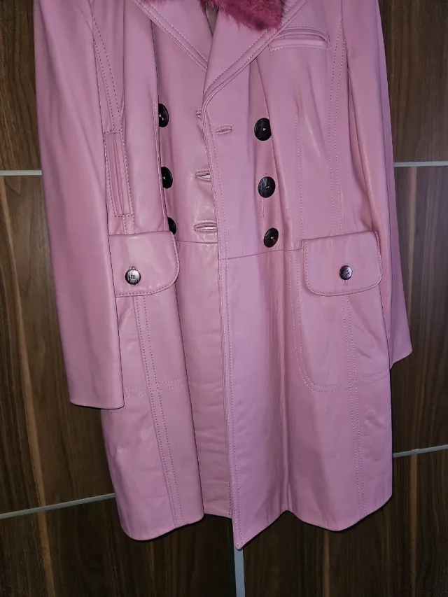 Chaqueta de Piel Rosa con Cuello de Pelo