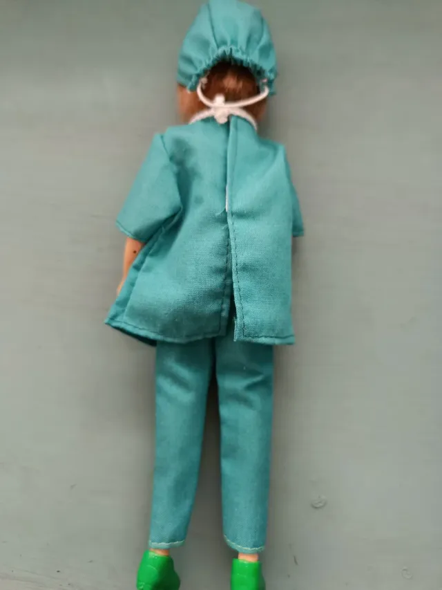 Muñeca Chabel con traje de enfermera