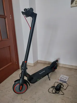 Patinete eléctrico negro