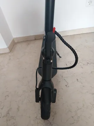 Patinete eléctrico negro