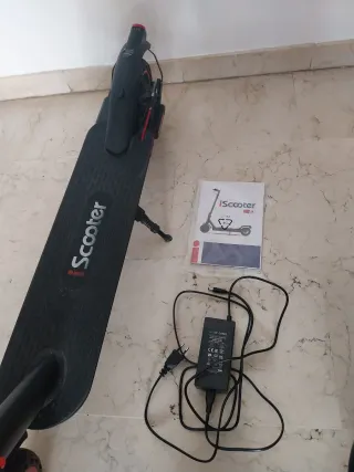 Patinete eléctrico negro