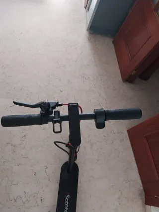 Patinete eléctrico negro