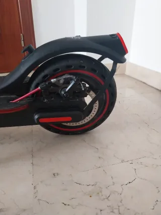 Patinete eléctrico negro