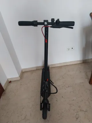 Patinete eléctrico negro