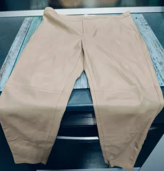 Pantalón efecto piel MNG Talla L