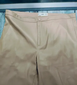 Pantalón efecto piel MNG Talla L