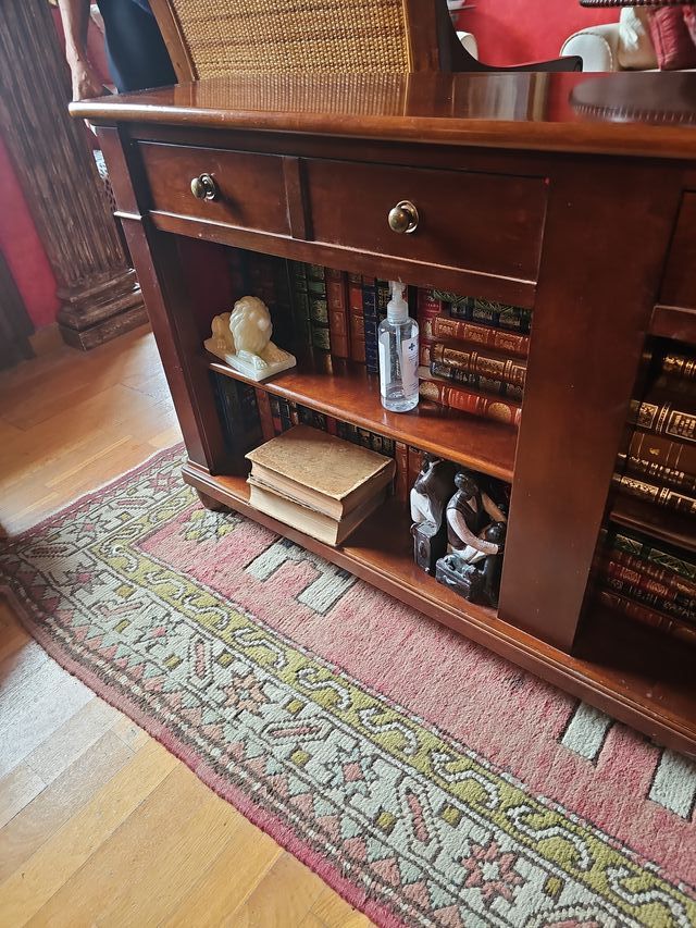 Librero de madera cerezo