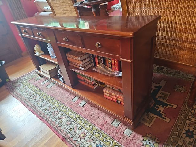 Librero de madera cerezo