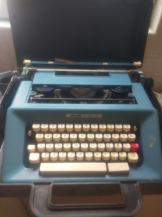 Máquina de escribir Olivetti Studio 46