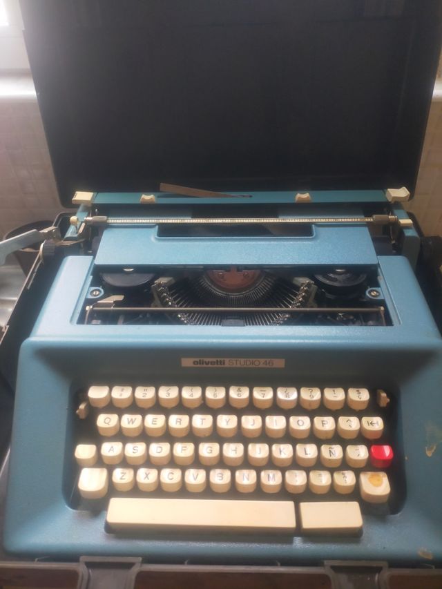 Máquina de escribir Olivetti Studio 46