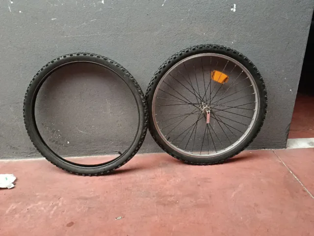 Rueda 24p delantera y llanta con cámara.