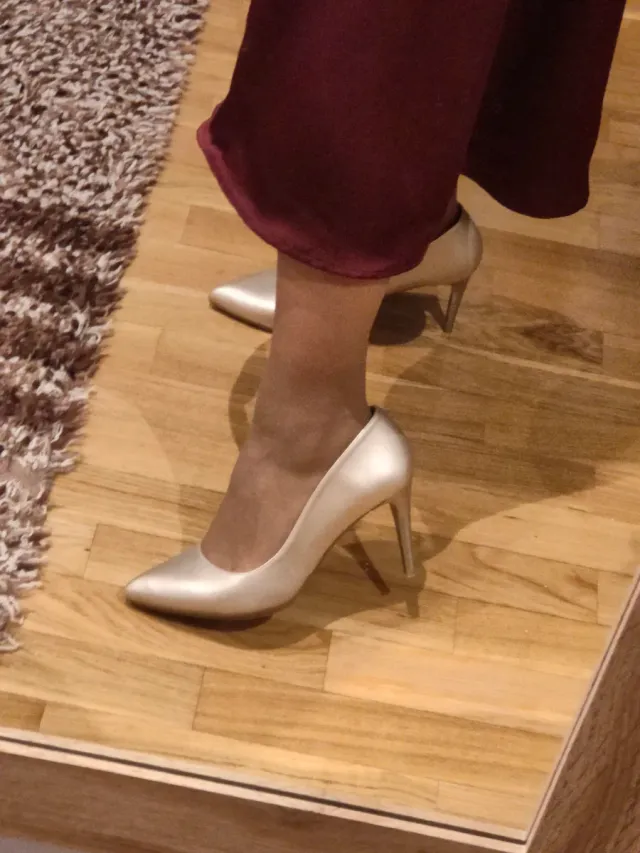 Zapatos dorados tacón talla 37