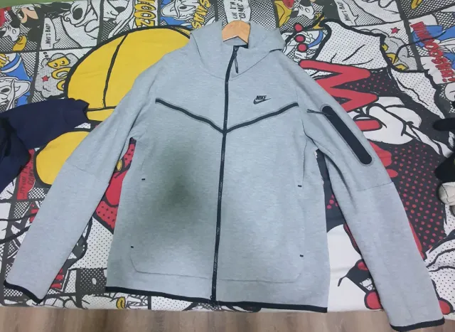 Sudadera Nike Tech Gris