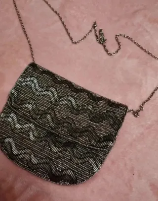 Bolso de fiesta con cadena