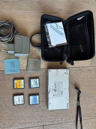 Nintendo DS Lite Plata + Accesorios
