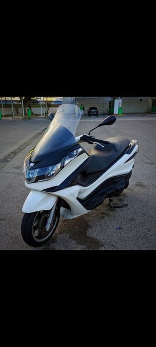 Piaggio X10 125 Executive, con 9.000kms, 2015