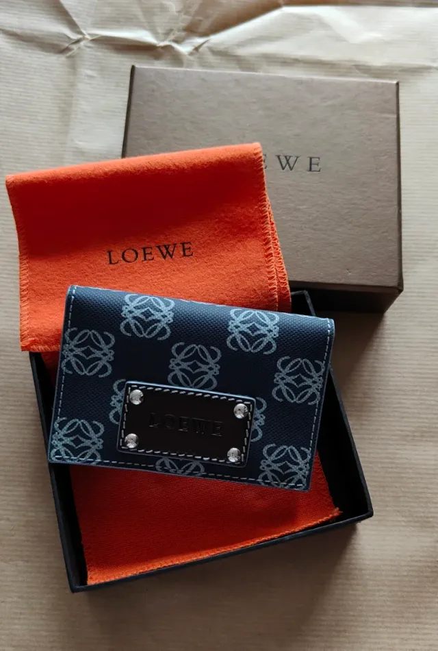 Monedero Loewe Azul y Plateado