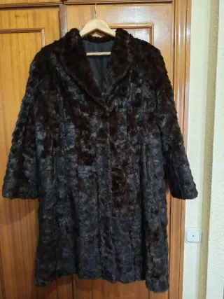 Abrigo de piel marrón