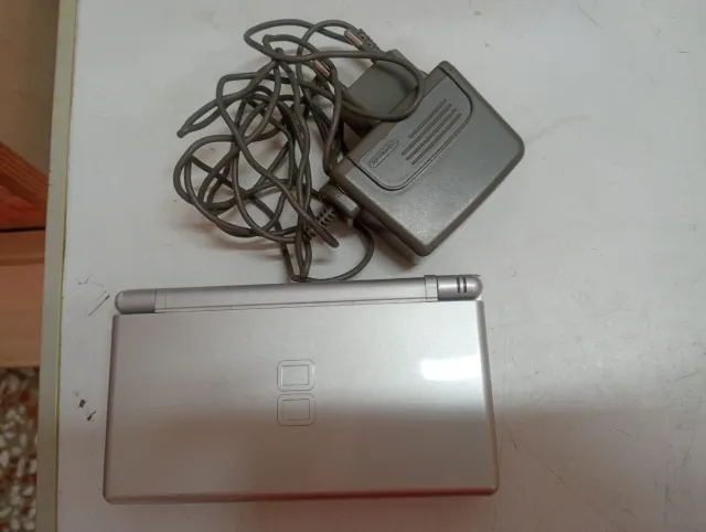 Nintendo DS Lite plateada