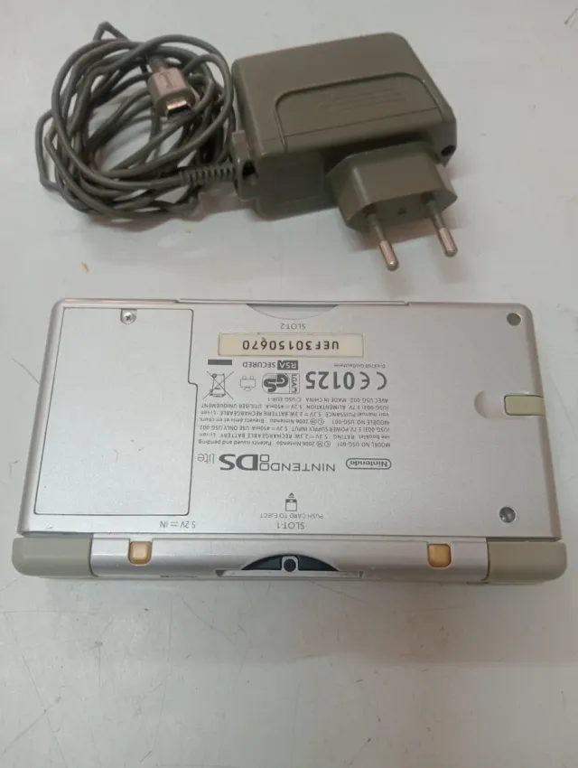 Nintendo DS Lite plateada