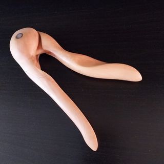 cascanueces artesanal tallado en madera de boj,