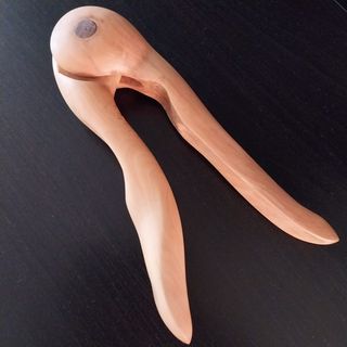 cascanueces artesanal tallado en madera de boj,