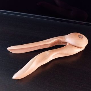 cascanueces artesanal tallado en madera de boj,