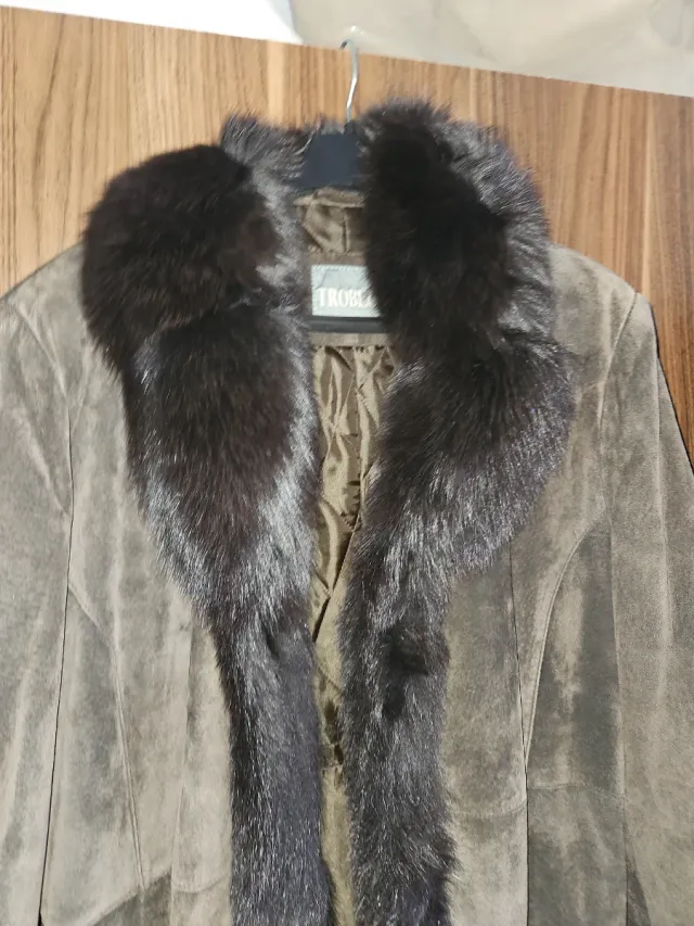 Abrigo largo ante con detalles de pelo