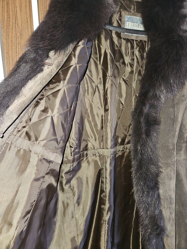 Abrigo largo ante con detalles de pelo