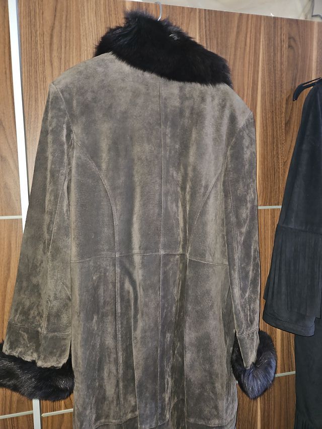 Abrigo largo ante con detalles de pelo