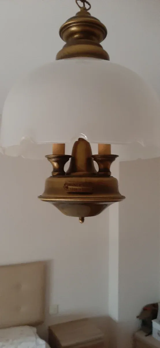 Lámpara colgante dorada y blanca