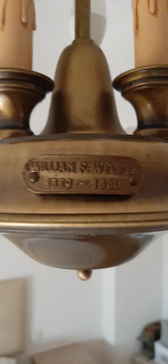 Lámpara colgante dorada y blanca